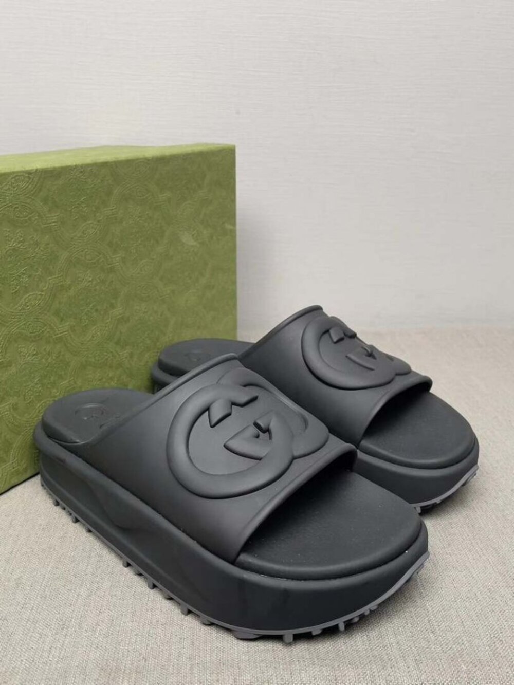 Gucci Women‘s Black interlock G Platform Sandals
